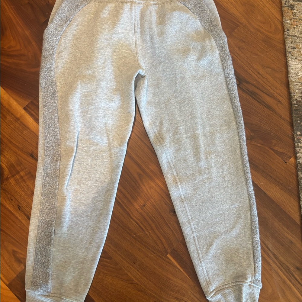 Lululemon Scuba Jogger with Sherpa Stripe- women’s size 12 - Picture 6 of 8